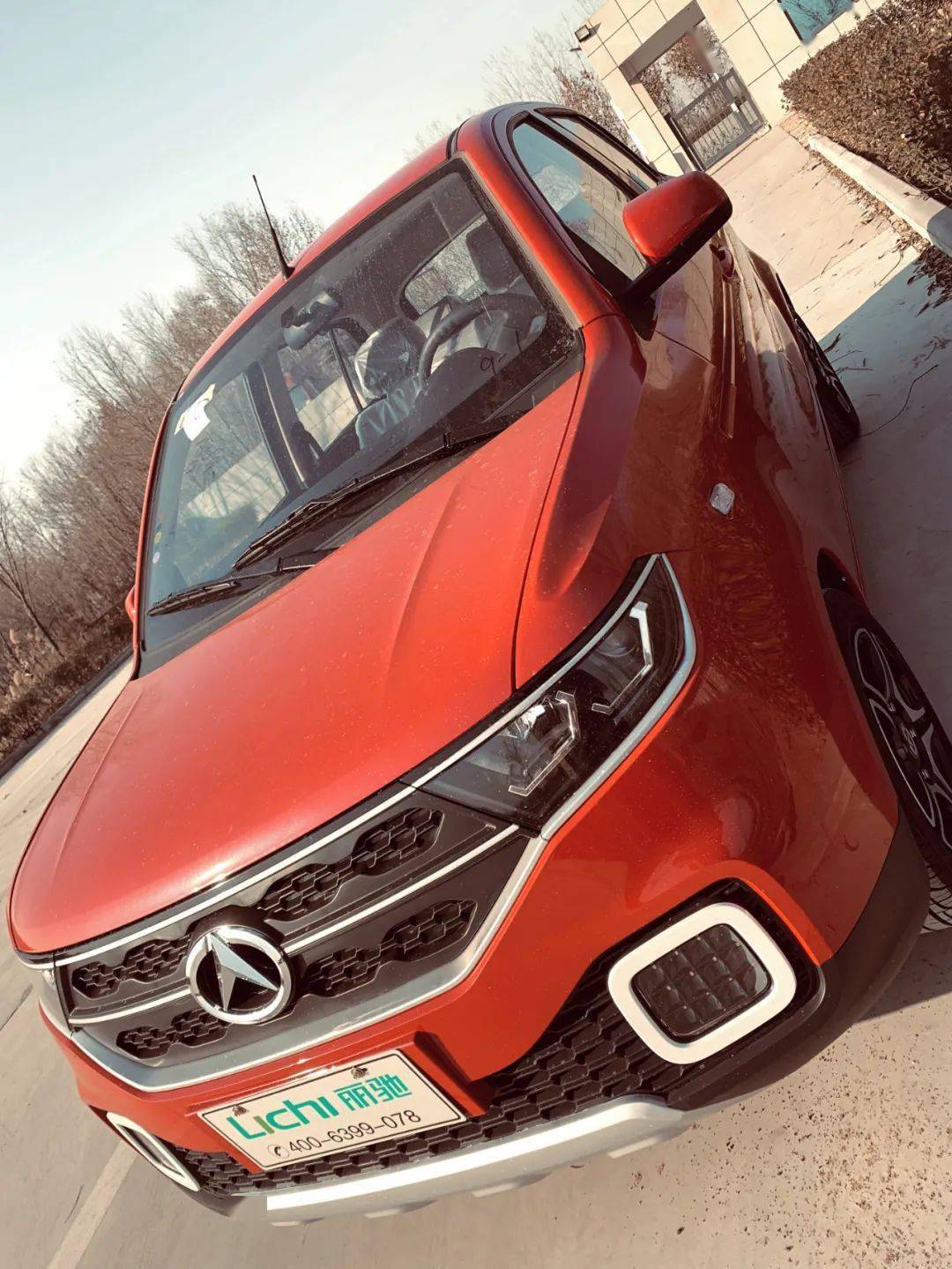 丽驰v7宽体车身设计,搭配超越同级2240mm轴距,赋予v7更大驾乘空间,大