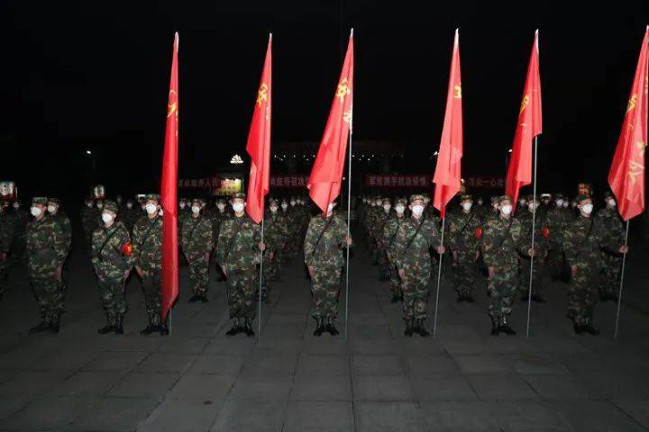 12个月24张照片走进火箭军筑巢小哥的2020