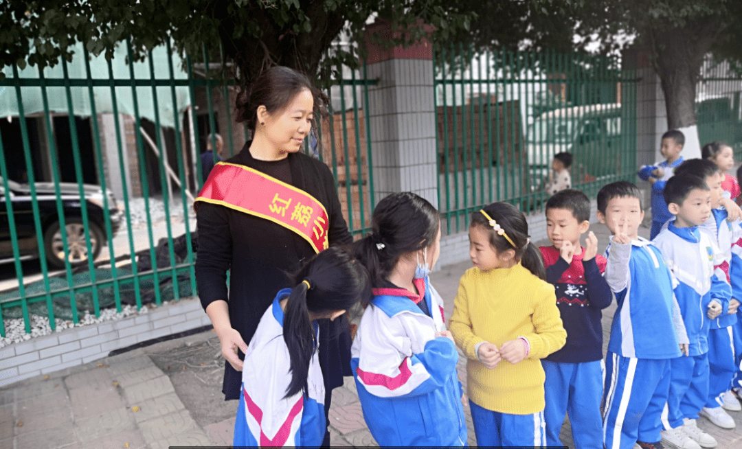 红荔小学家长志愿服务队协助学校开展《国标》监测体育运动会 !