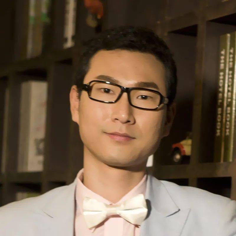 陈松媒体人,全能型主播,爱生活,爱旅行,现供职于河南广播电视台新闻