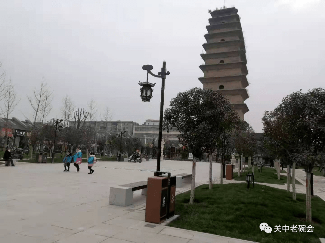 据悉,周至县八云塔广场位于周至县城区中心地段,周边以商业,住宅居多.