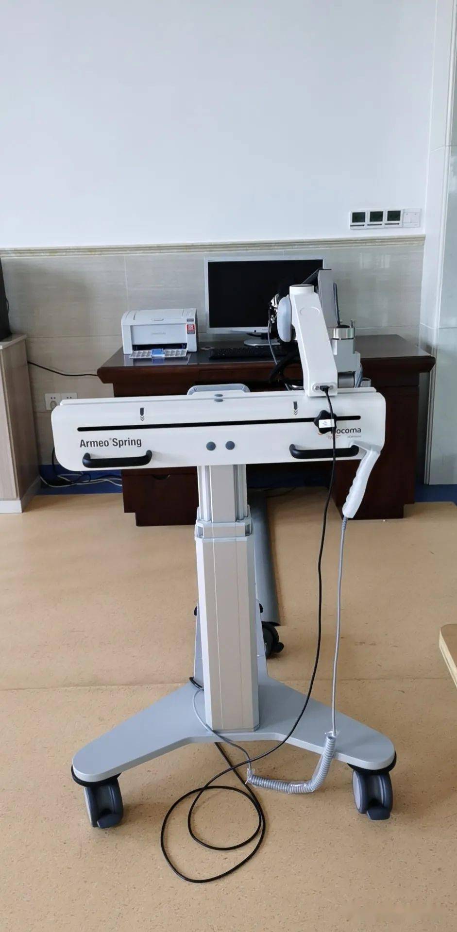 机械臂驱动力量可根据患者个人需求和能力变化从全辅助到无辅助间自动