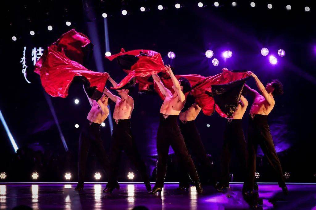 甲组"优秀表演奖"《问月》获第9592届"荷花奖"古典舞组终评展演