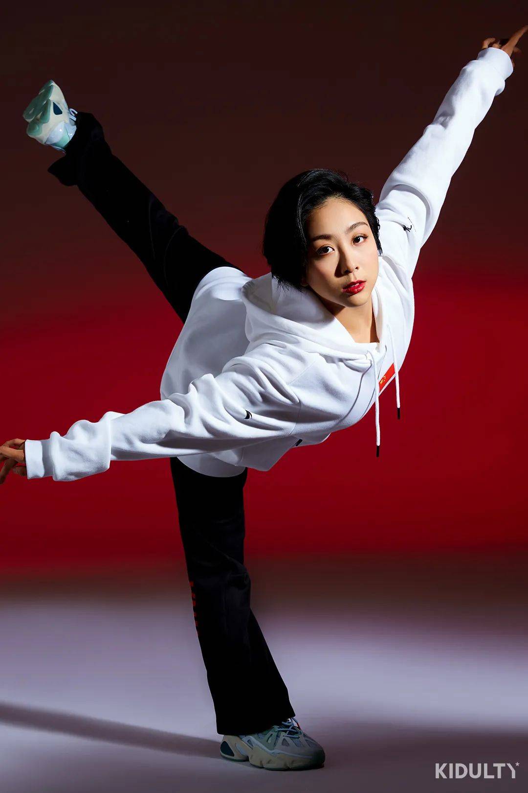 封闭训练前,我们为两组冠军拍了套 "定妆照"_隋文静