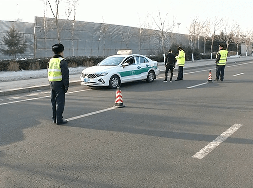 擦亮城市文明的"流动名片"_出租车