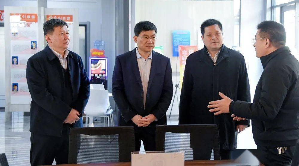 井下3下301工作面,查看了解工作面采场条件,装备性能,劳动组织等情况