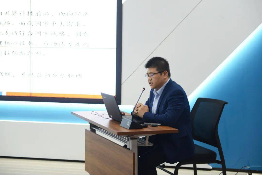 同时,兴业证券总部负责人陆晓航作为讲课老师为各位拟