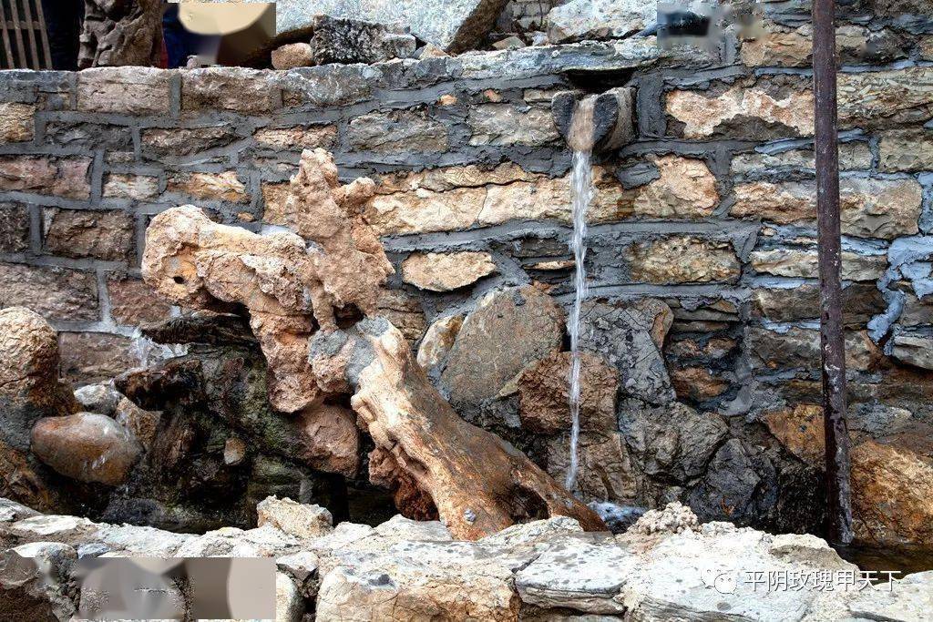 无忧东唐东唐村村标东唐村文化广场的三柱鼎立,三柱