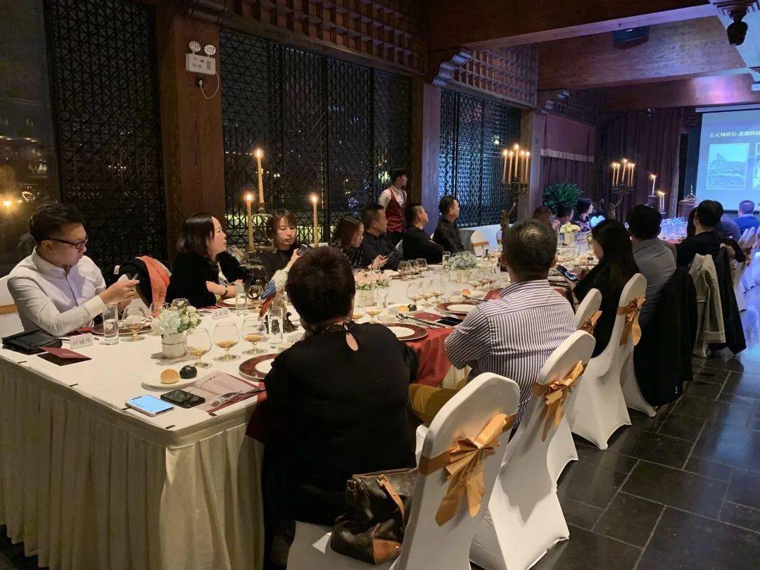 逸香×私人酒窖高净值客户逸香×uwine×六木花茶社·波尔多品鉴会