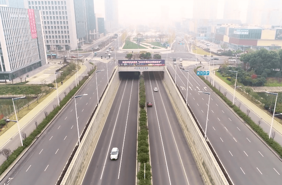 各部门出动泰州城南永定路1号隧道里面发生了什么