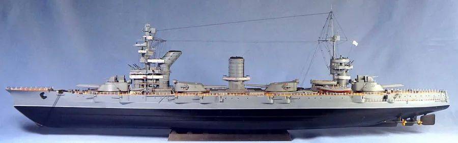 传说中被鲁德尔一发入魂的马拉号战列舰