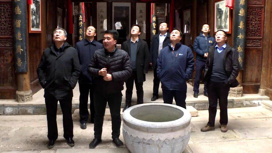 王云龙,县委副书记,县长许树德,副县长,县公安局局长陈耀邦的陪同下