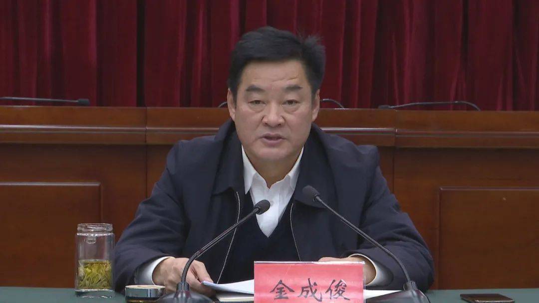 12月16日下午,县委书记金成俊主