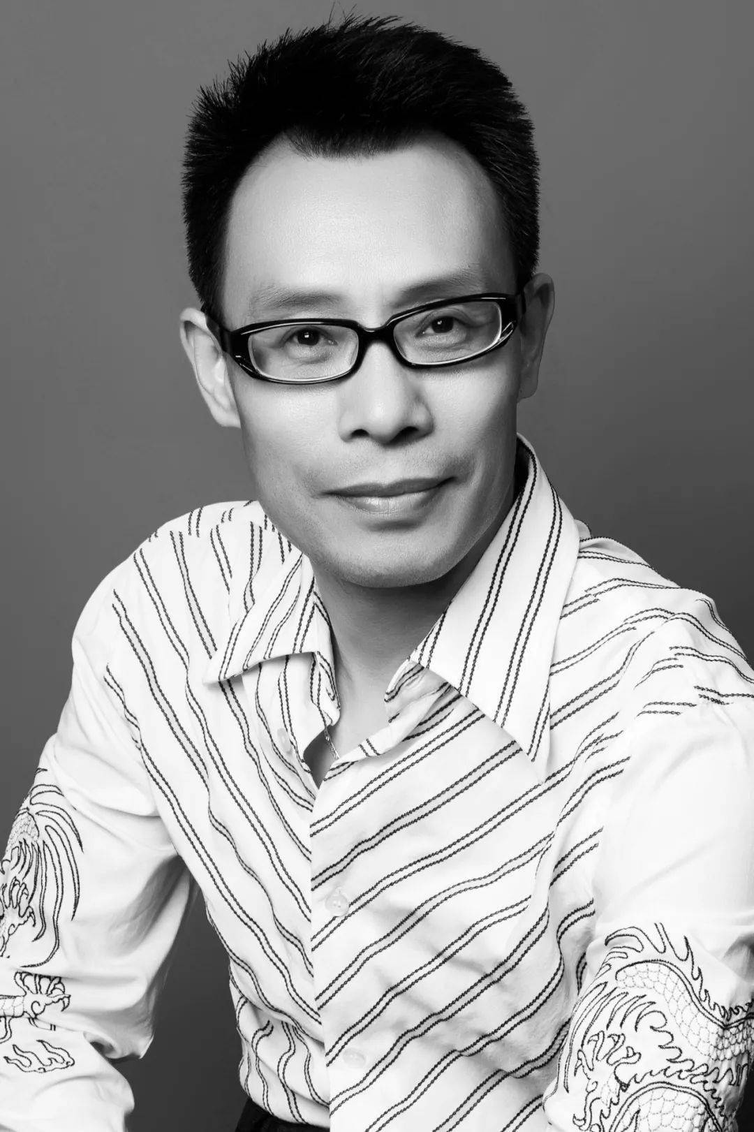 敖子原新歌忘记雨中的回忆作词晓汤作曲孟宪德