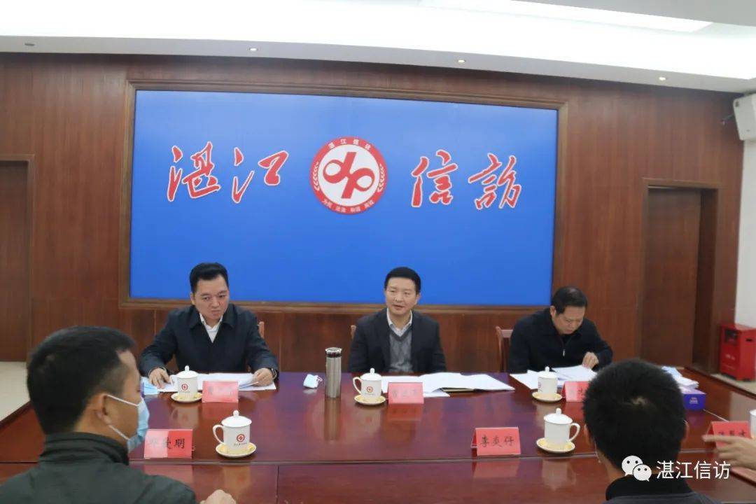 曾进泽到市信访局接访群众依法依规解决好群众合理诉求