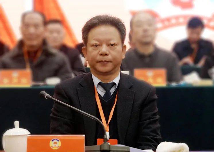 县委副书记,县长段伟长出席大会▲县委书记傅国平出席大会并讲话