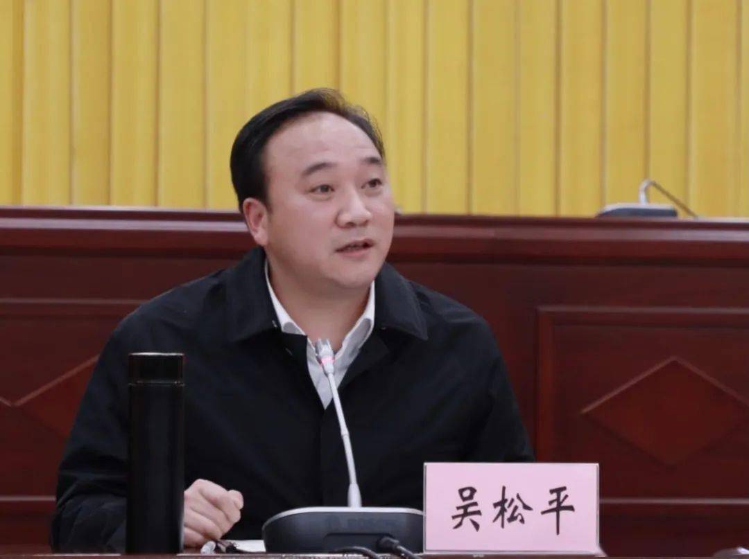 龙泉市委副书记,代市长翁志鸿就明年经济工作重点作发言.