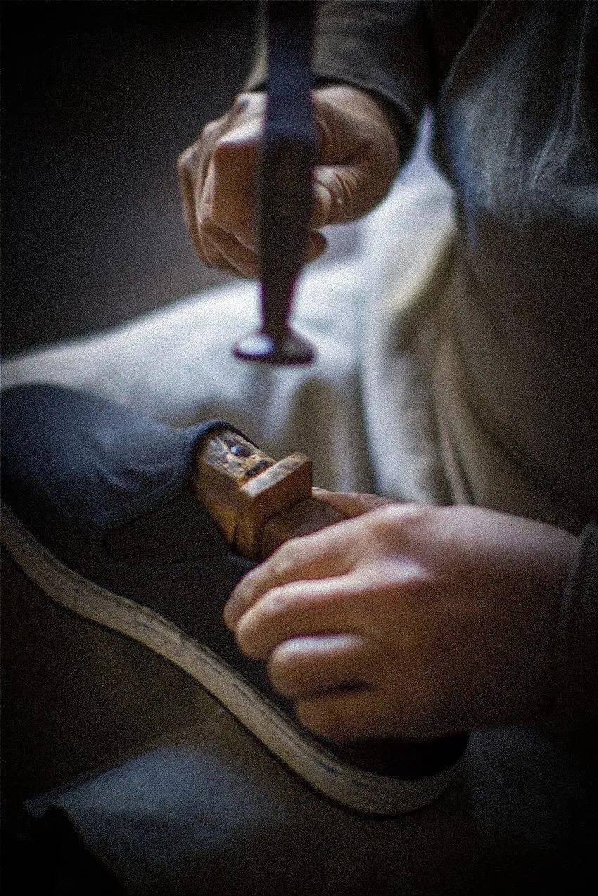 莫干山这位老鞋匠用匠心和巧手坚守传承老布鞋