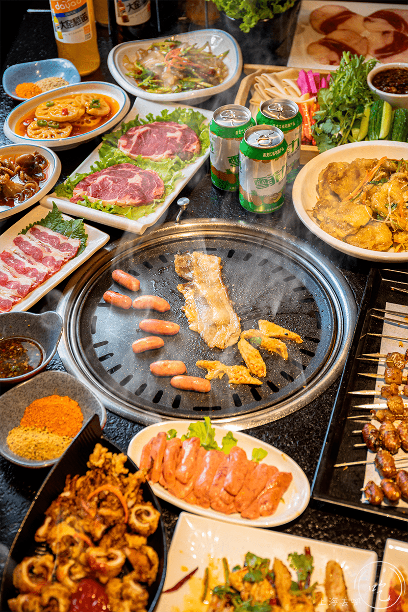 从齐齐哈尔来的烧烤 ·· 深藏古北,/01.""东北烧烤天下第一!79.