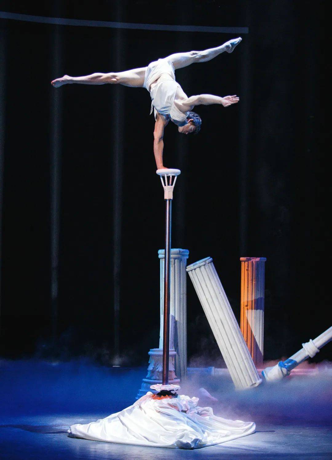 斩获无数国际大奖的"杂技天花板",面对职业瓶颈会如何抉择?_李童