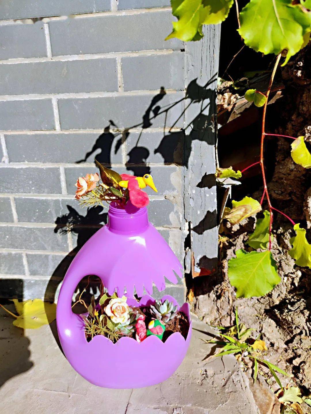 垃圾分类创意展废旧物品打造个性花盆