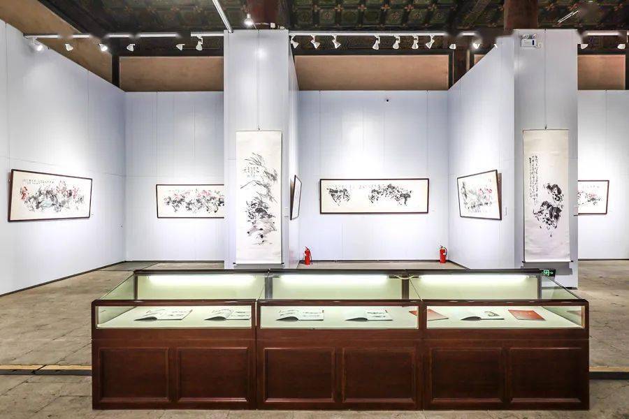 气贯斗牛高建伟牛年迎新画展开幕