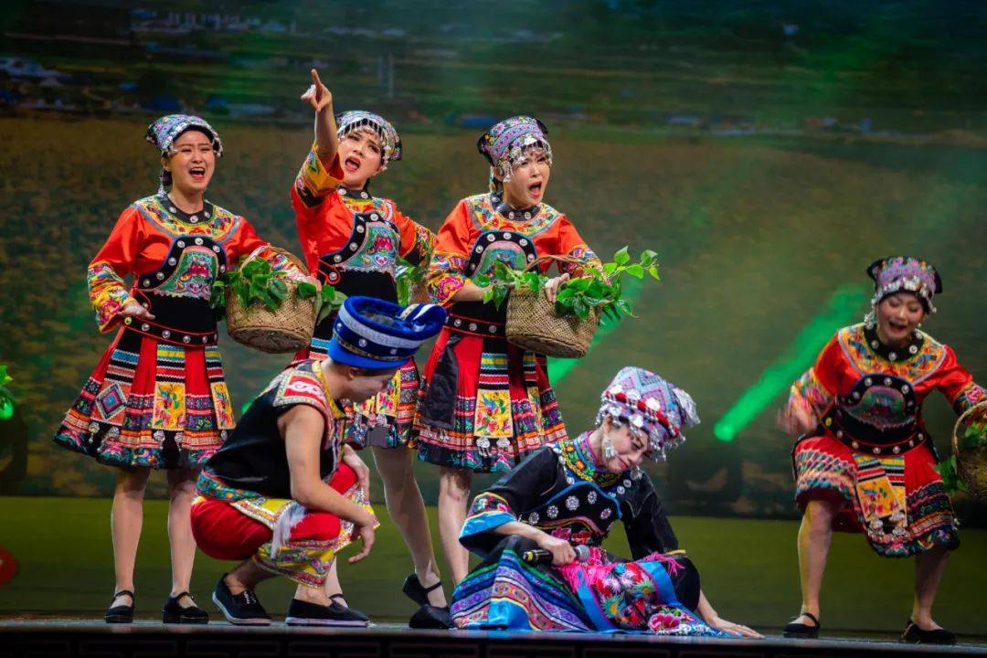 动态丨第五届少数民族文艺调演唱响"最炫民族风"_舞蹈
