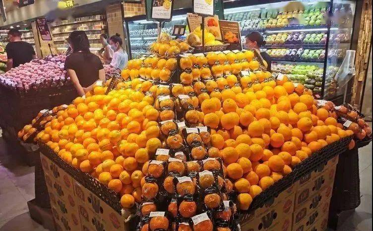 水果堆头陈列湖北雅斯-学习胖东来非常成功的一家企业,受到于东来的