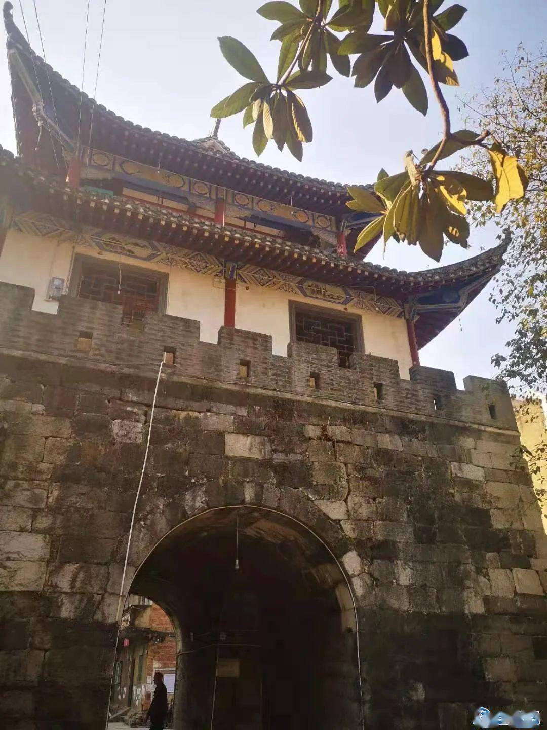 冷雨消散艳阳款款,今天的宜州美得仿佛又变成了庆远府