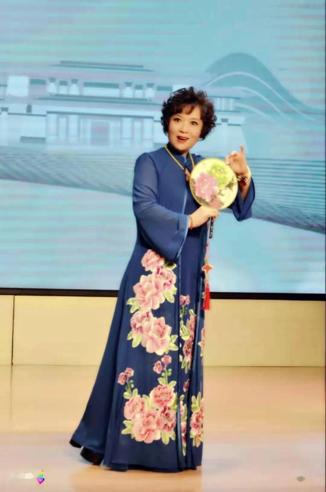 视频新戏歌中华书画魂张兰霞演唱