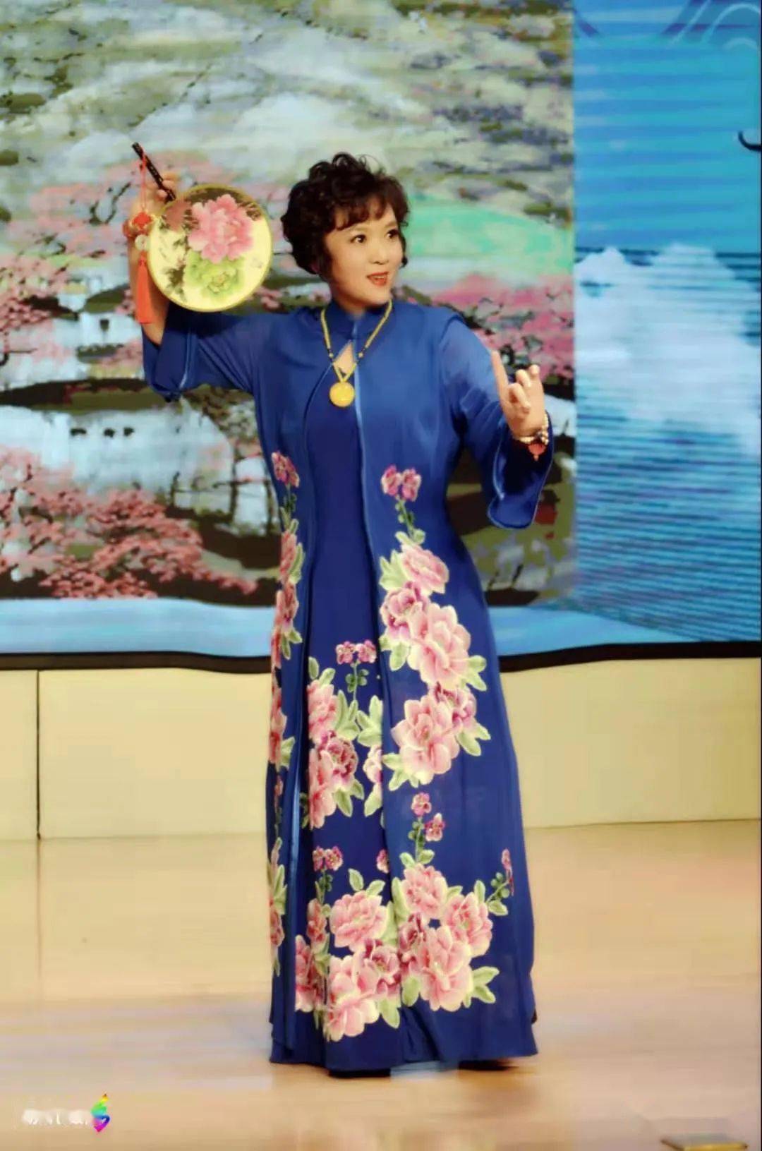 视频新戏歌中华书画魂张兰霞演唱