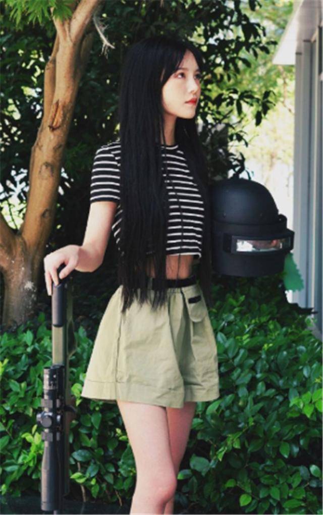 吃鸡一姐终于低头,沫子换装扮萌宠,呆萌jk白袜腿女粉都看酸了
