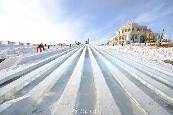 世界上最长的冰滑梯有多长？
