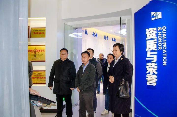 上海市宝山区科委主任刘建中到集团考察调研