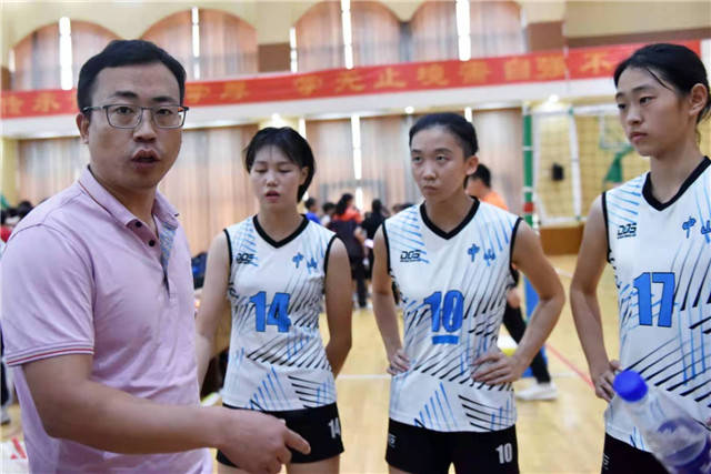 五连冠中山这所学校有一群很拼的女排姑娘