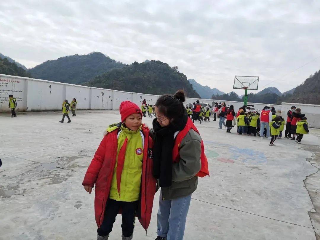 斗篷小学,龙井小学四所学校分别走进贵州省惠水县城关六小组织了四支