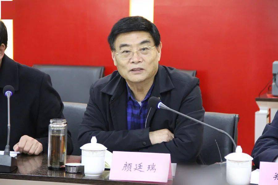 揭牌仪式会后,颜廷瑞,郑发祥,杨颖,郑秀德四人共同为兰陵革命老区建设