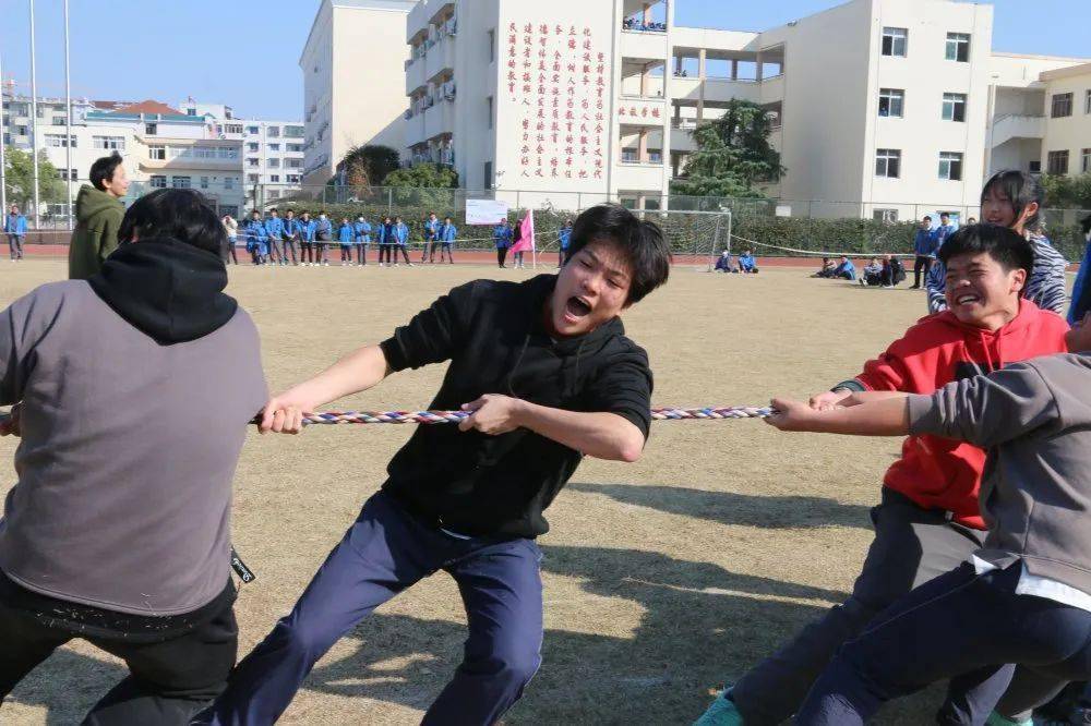 凝心聚力绳采飞扬记安洲中学初三年级四向拔河比赛