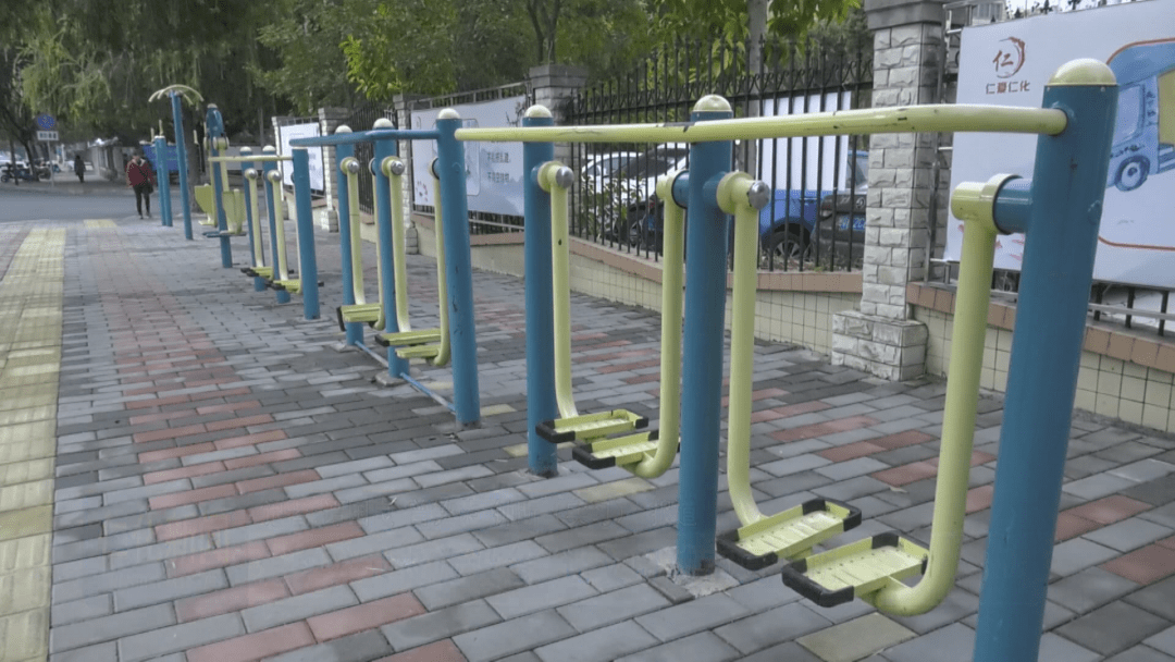 文明在身边爱护公共设施设备让文明城市更文明