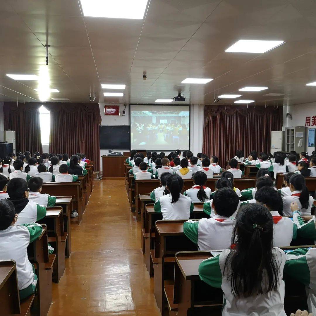 龙湖区小学数学智慧课堂教学研讨活动在大悦小学