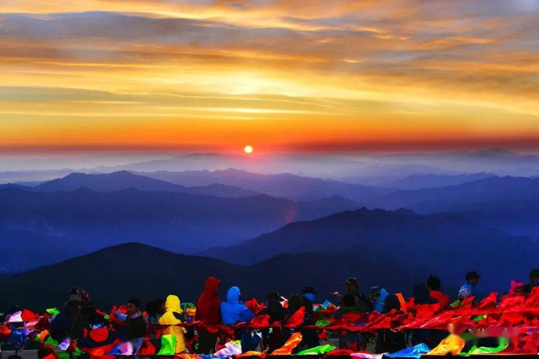 五台山东台日出(樊晶璟摄)五台县驼梁风景名胜区(王建新摄)云中河景区