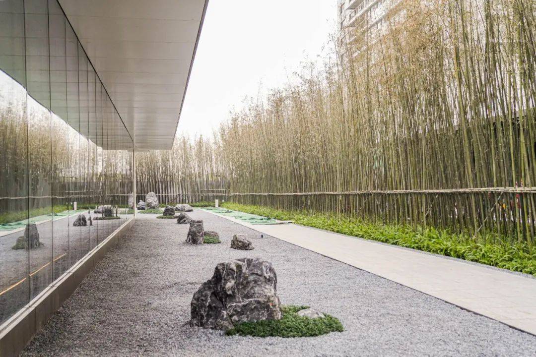 三百平左右的住宅分出6,7个房间很常见,而云和雅筑本次的户型只有5个