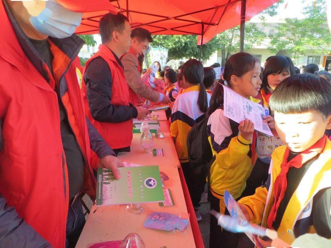 据了解,挂驻东海镇白箖村以来,市财政局经常深入村,学校开展禁毒宣传