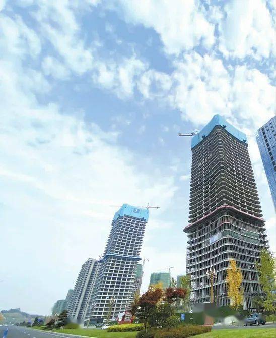 南充这个新地标冲破云霄还在长_绿地