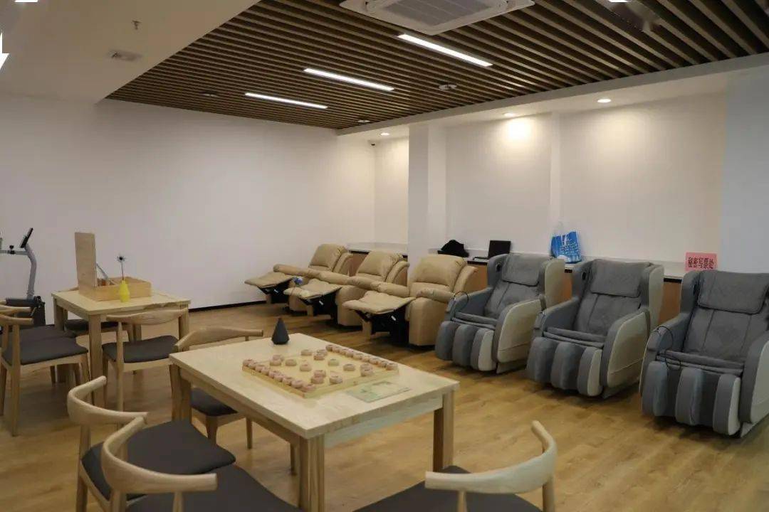 日托,配餐,康复保健,文体娱乐可为辖区2600余名长者提供老年人能力