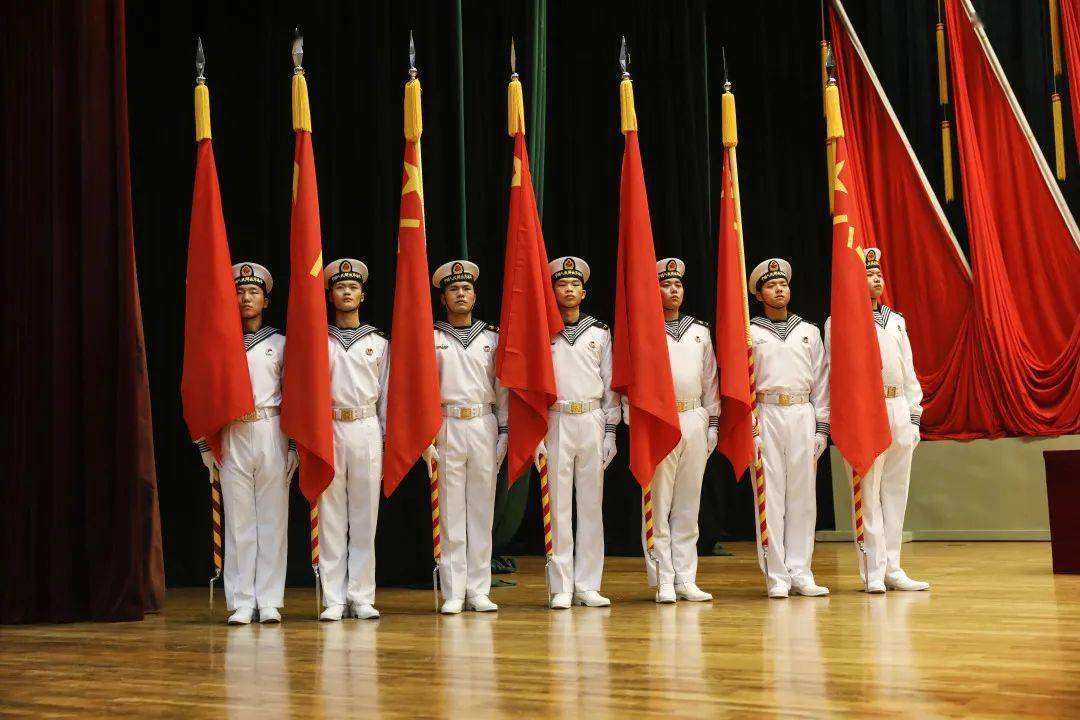 大学授旗仪式后,基础医学院举行授旗仪式▲大学授旗仪式后,研究生院