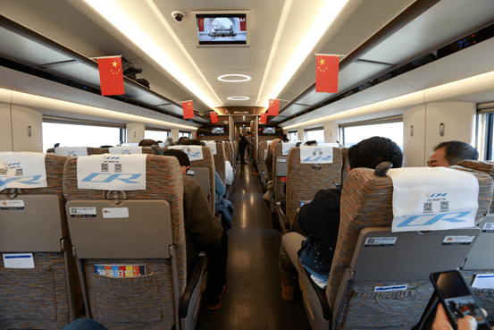 直击高铁入站京雄城际今日通车