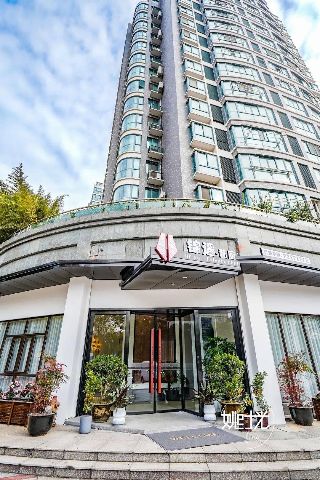 锦江华园门口怎么了?那么多人围观?_余姚