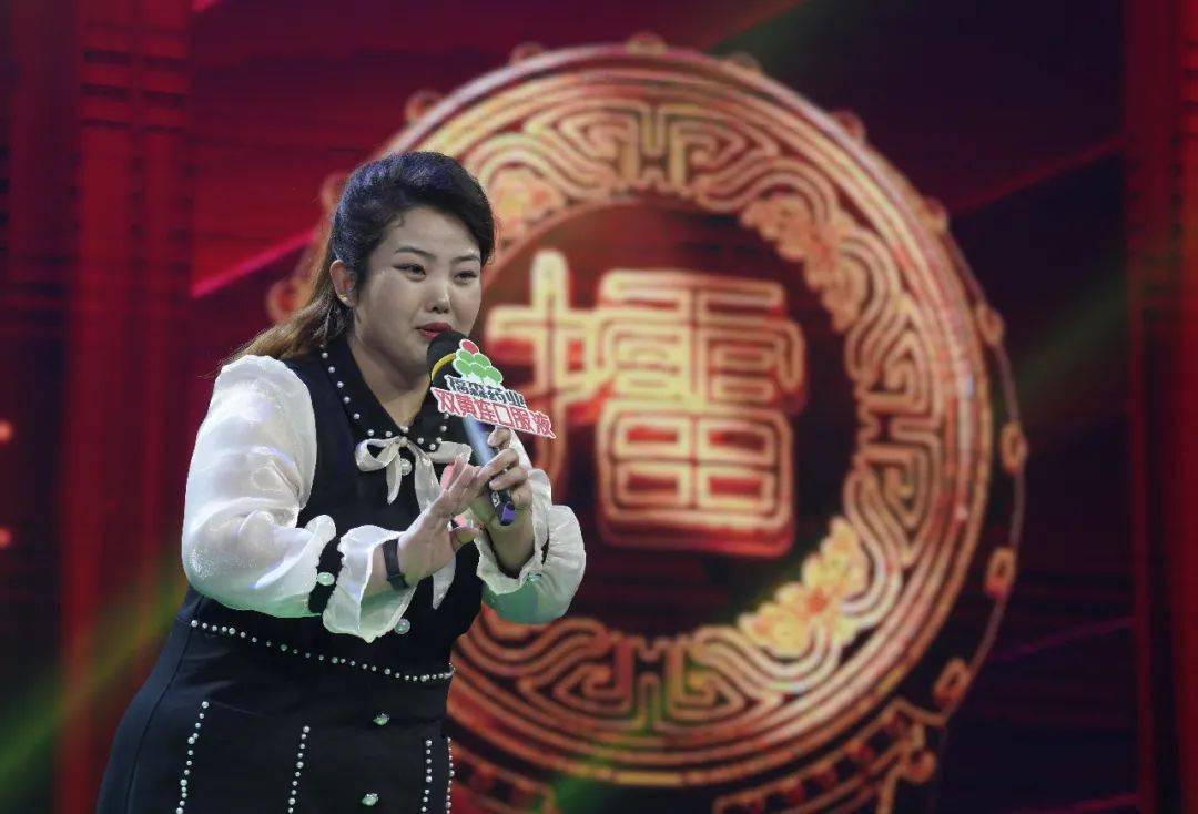 梨园赛场上的电厂女工更是意气风发越挫越勇今天在此登上舞台专程把