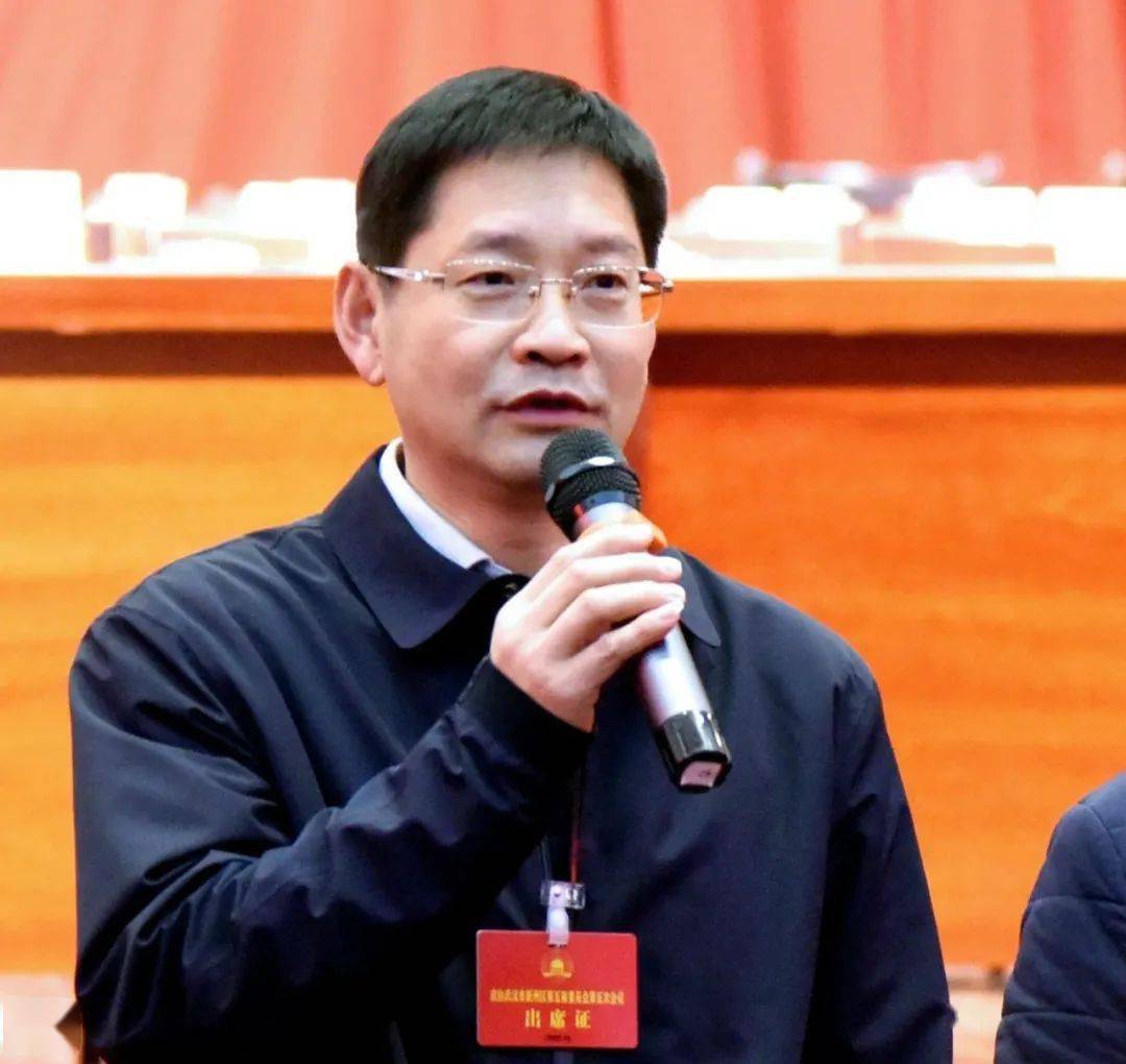 聚焦两会区委书记赵利洪看望政协委员集思广益同心协力聚力十四五发展